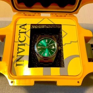 Invicta Pro Diver Mens Model 38459 with yellow collectors case